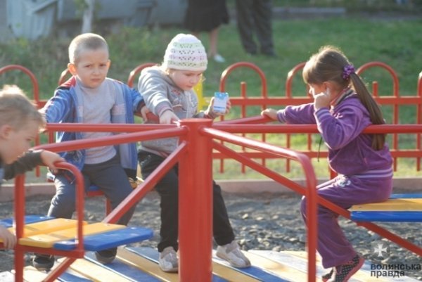 У Луцьку – новий дитячий майданчик. ФОТО